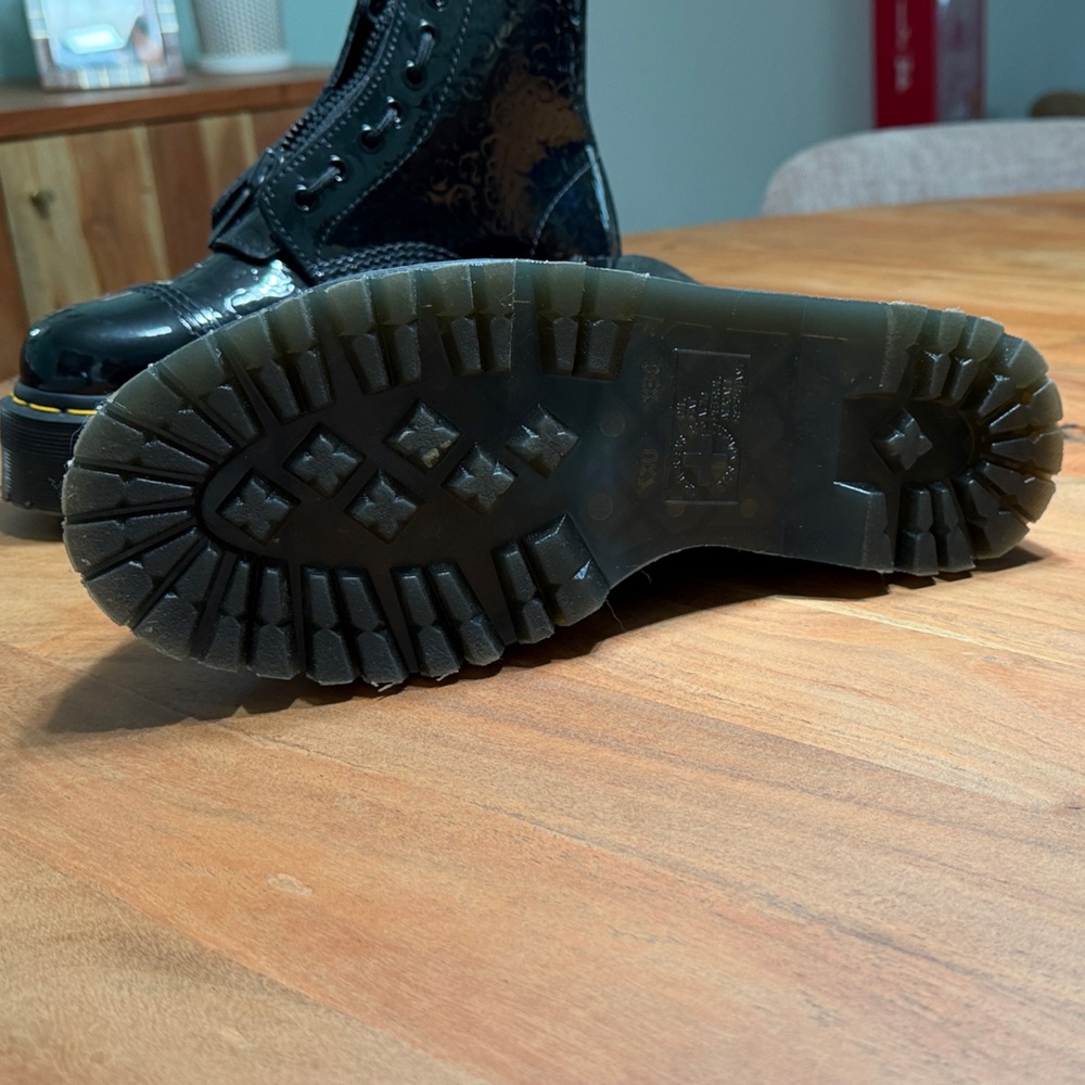 Dr. Martens Black Boots with Embossed Cheetah Design, Women - Picture 3 of 5